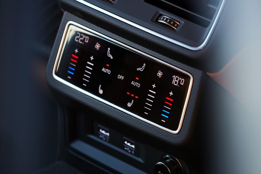 Детали интерьера Audi RS7 Sportback 2020 года  (AU) (фото 15 из 34)